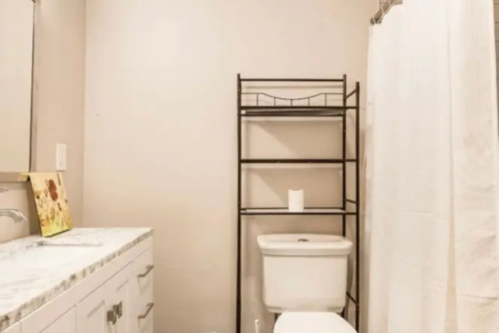 Room 8 of 18