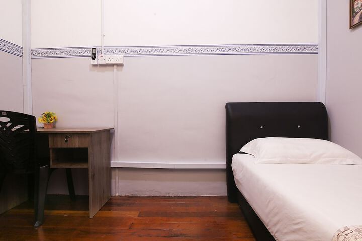 Room 8 of 17