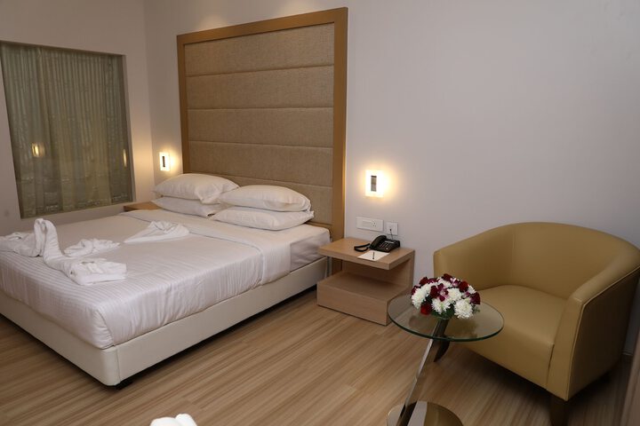 Room 12 of 37