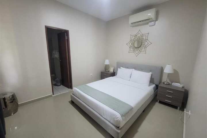 Room 2 of 31
