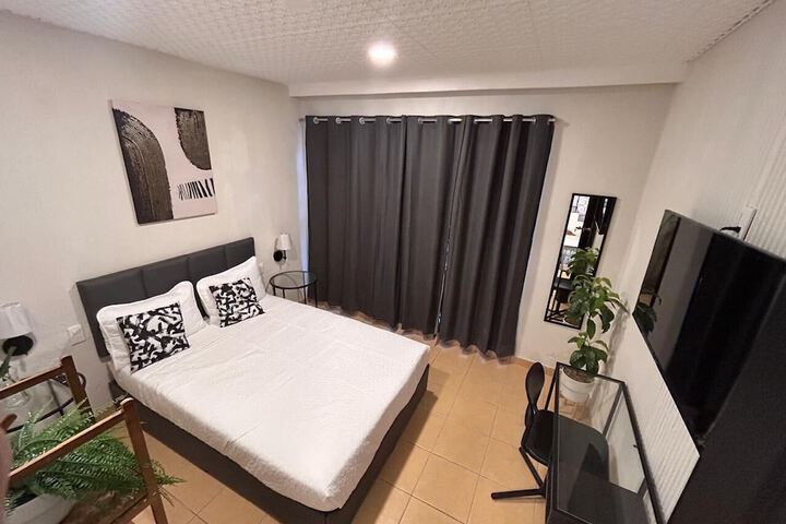 Room 4 of 48