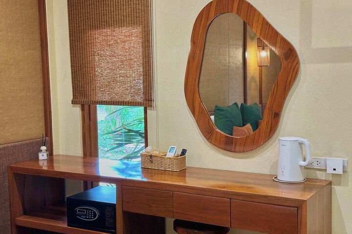Room 9 of 48