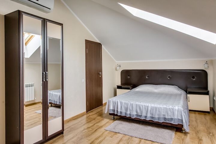 Room 6 of 43