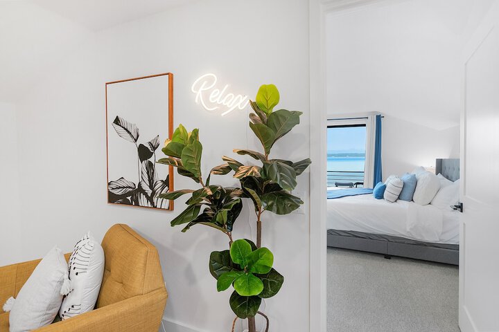 Room 13 of 32