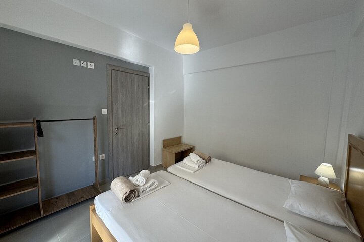 Room 8 of 171