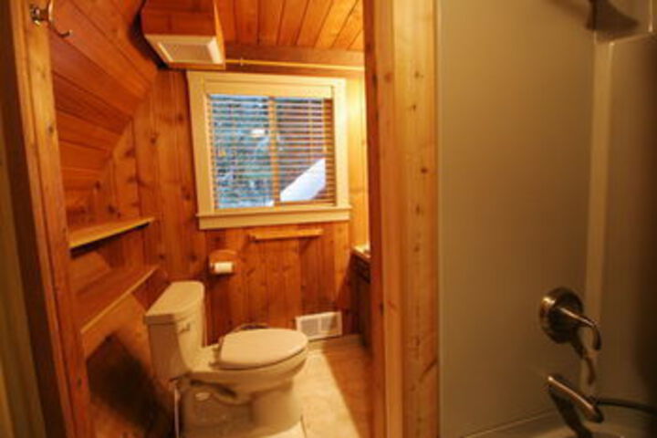 Room 8 of 697