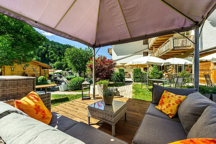Sundeck 106 of 109