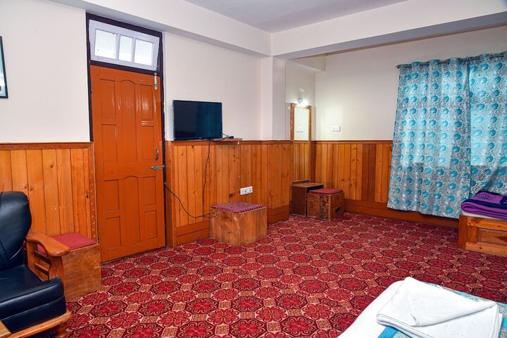 Room 16 of 38