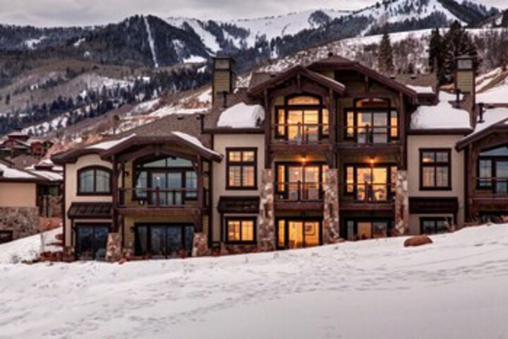 Exterior of Abode at Fairway Springs