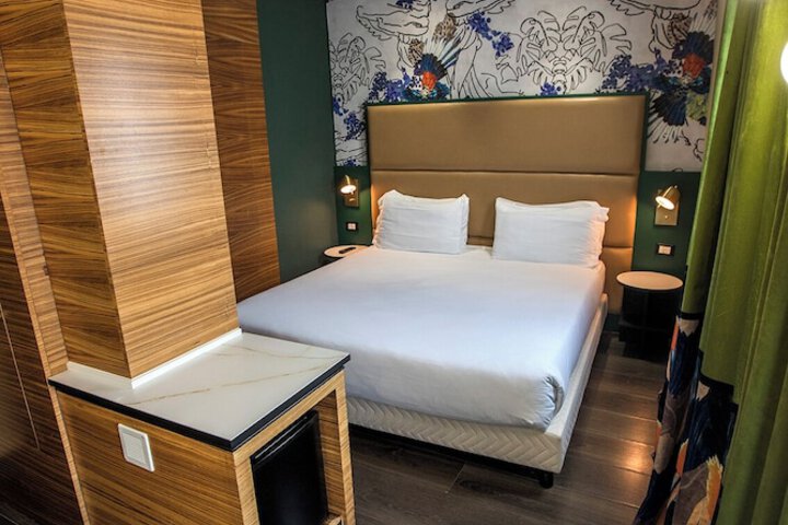 Room 49 of 136