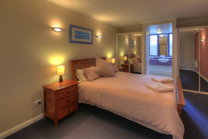 Room 4 of 25