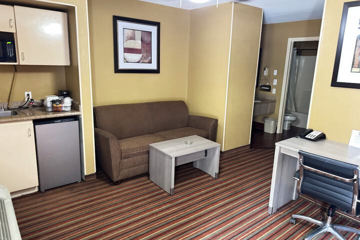 1 King Bed High Speed Internet Accessible Microwave and Refrigerator, Coffee Maker Iron and I (3 of 17)