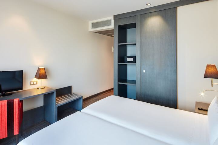 Room 9 of 51