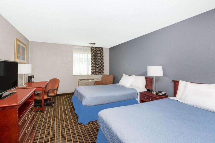2 Double Beds (4 of 10)