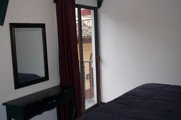 Room 4 of 28