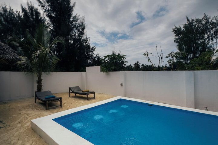 Pool 121 of 138