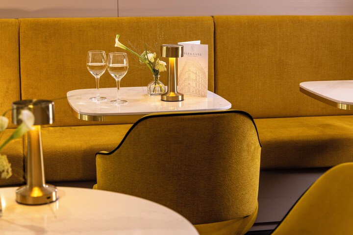 Lounge 52 of 60