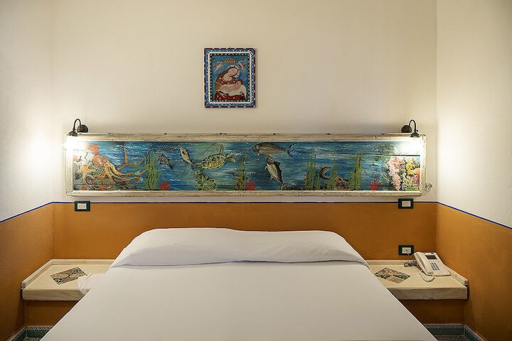 Room 27 of 78