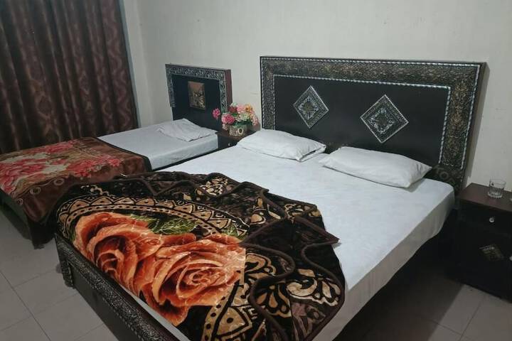 Room 6 of 12