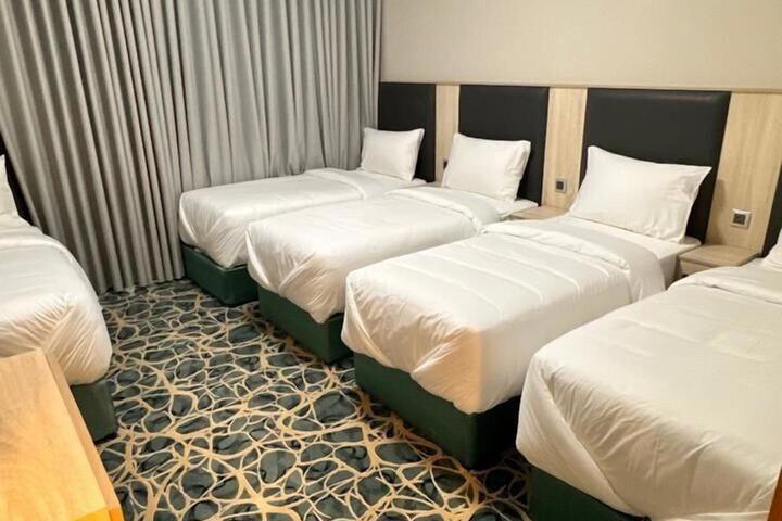 Room 6 of 32