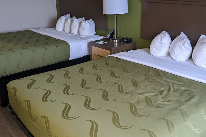 2 Queen Beds (3 of 11)