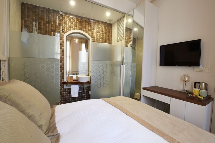Room 4 of 51
