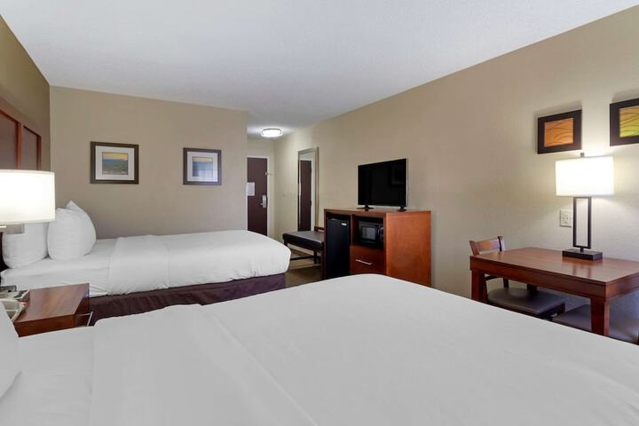 Room 8 of 28