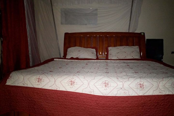 Room 9 of 29