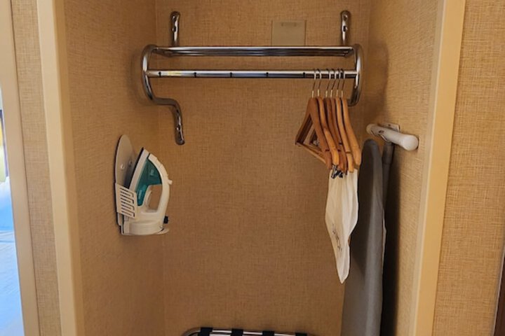 Iron/ironing board