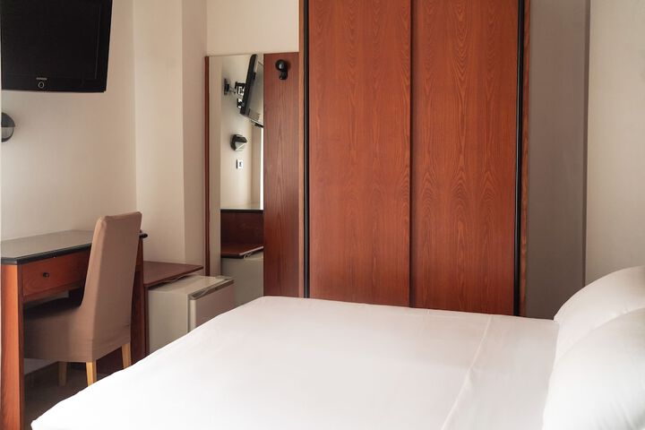 Room 12 of 50