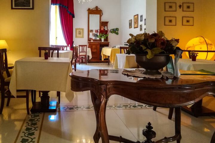Entrance & Lobby
