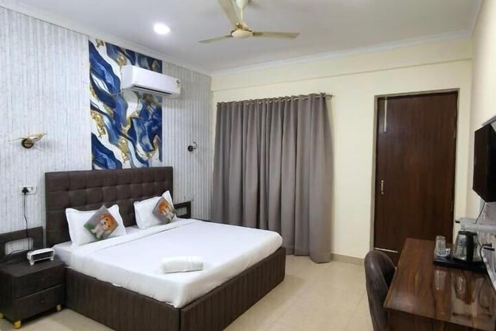 Room 14 of 34