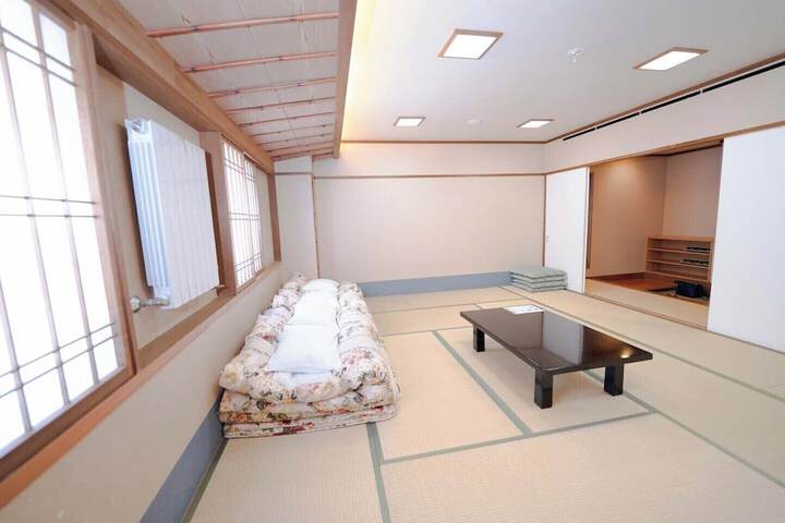 Room 26 of 60