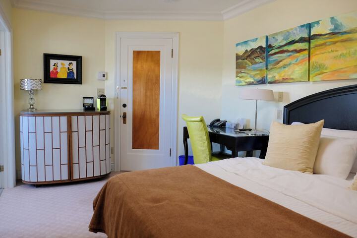 Room 9 of 36