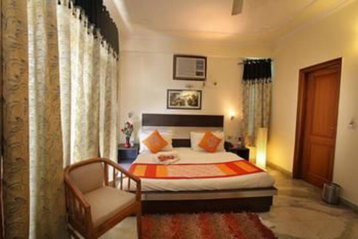 OYO Rooms DLF City Club II