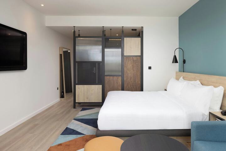 Room 38 of 80