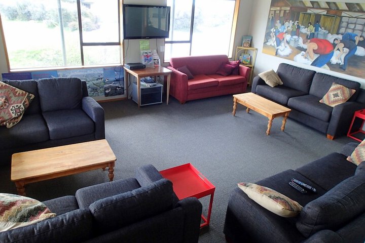 Lounge 26 of 41