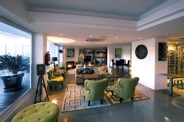 Entrance & Lobby