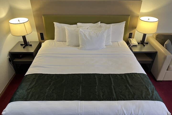Room 4 of 51