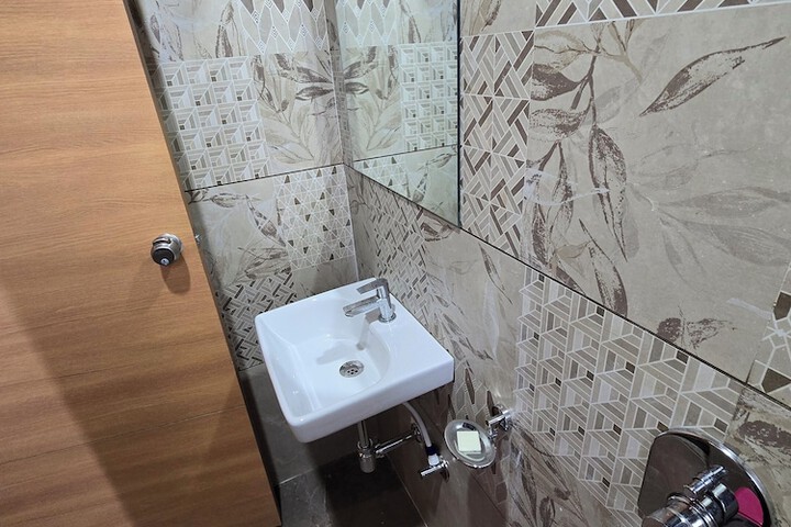 Room 6 of 7