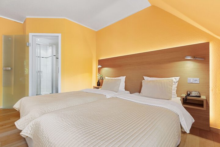 Room 4 of 43