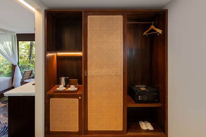 Room 13 of 53