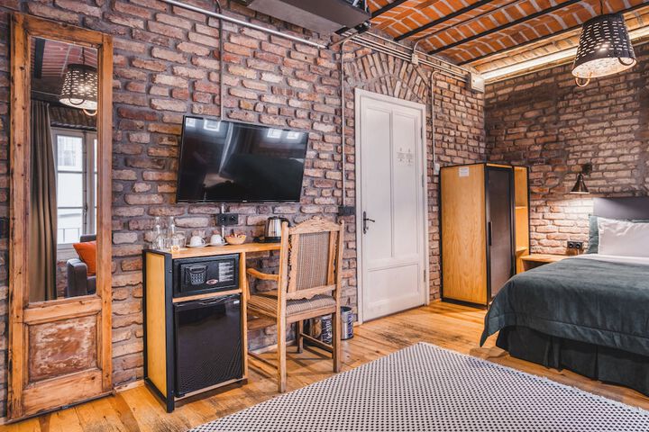 Room 18 of 57
