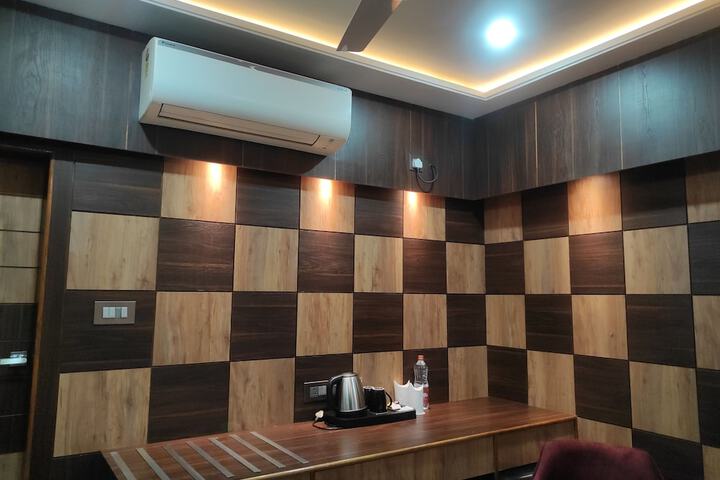 Room 53 of 110