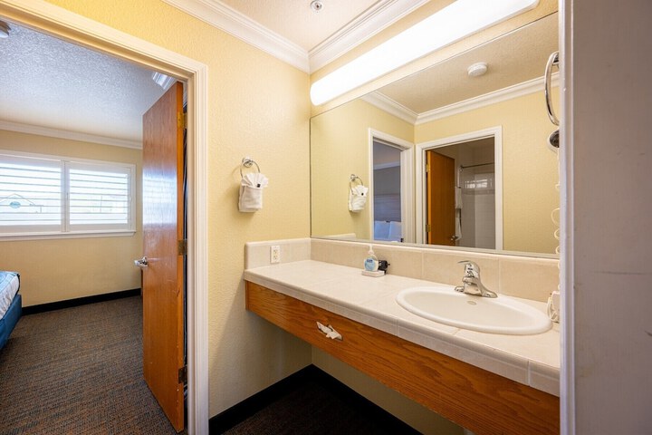 Room 8 of 35