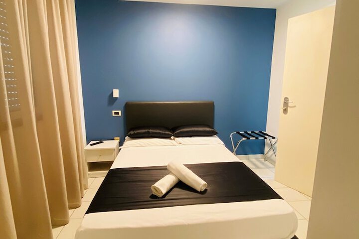 Room 8 of 50