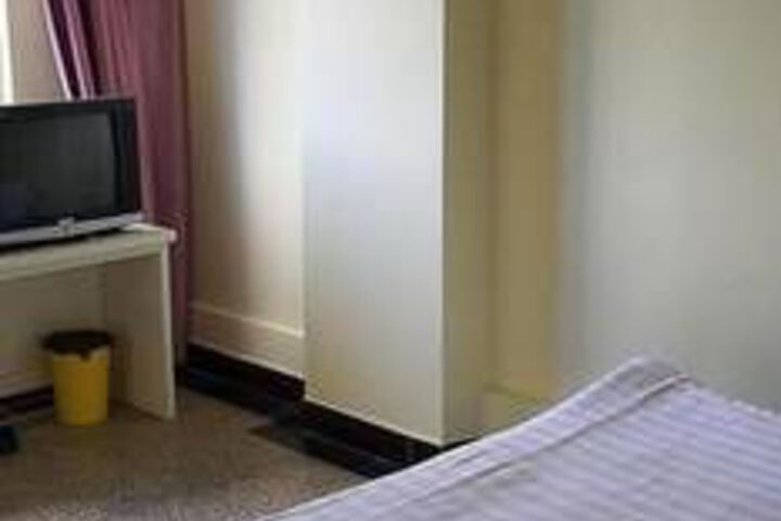 Room 12 of 34