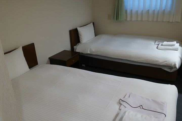 Room 8 of 22