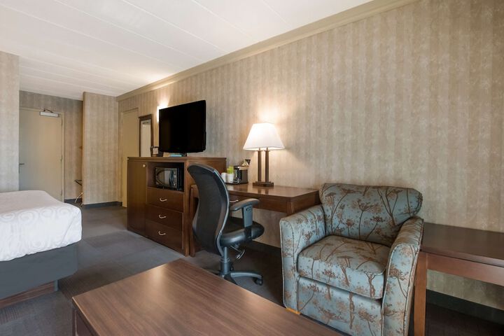 1 Queen Bed Sofa Bed Refrigerator WiFi Full Breakfast (25 of 31)
