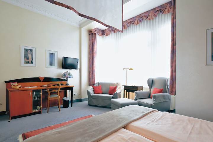 Room 5 of 43